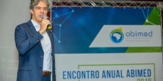 Ricardo Amorim prevê crescimento da economia em 2019,  com grandes oportunidades e desafios para a área da Saúde